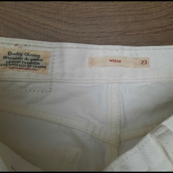 LEVI'S Wedgie in LIght Relief, Size 23 - Picture 3 of 4